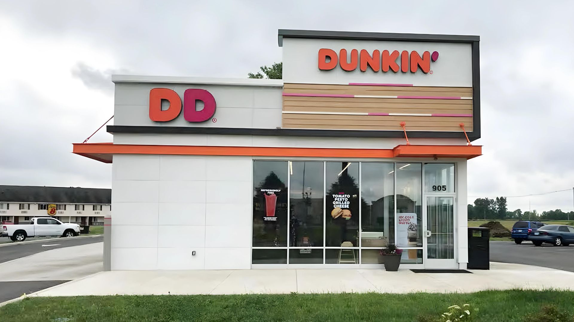 Dunkin Wapakoneta OH Store Front Entrance