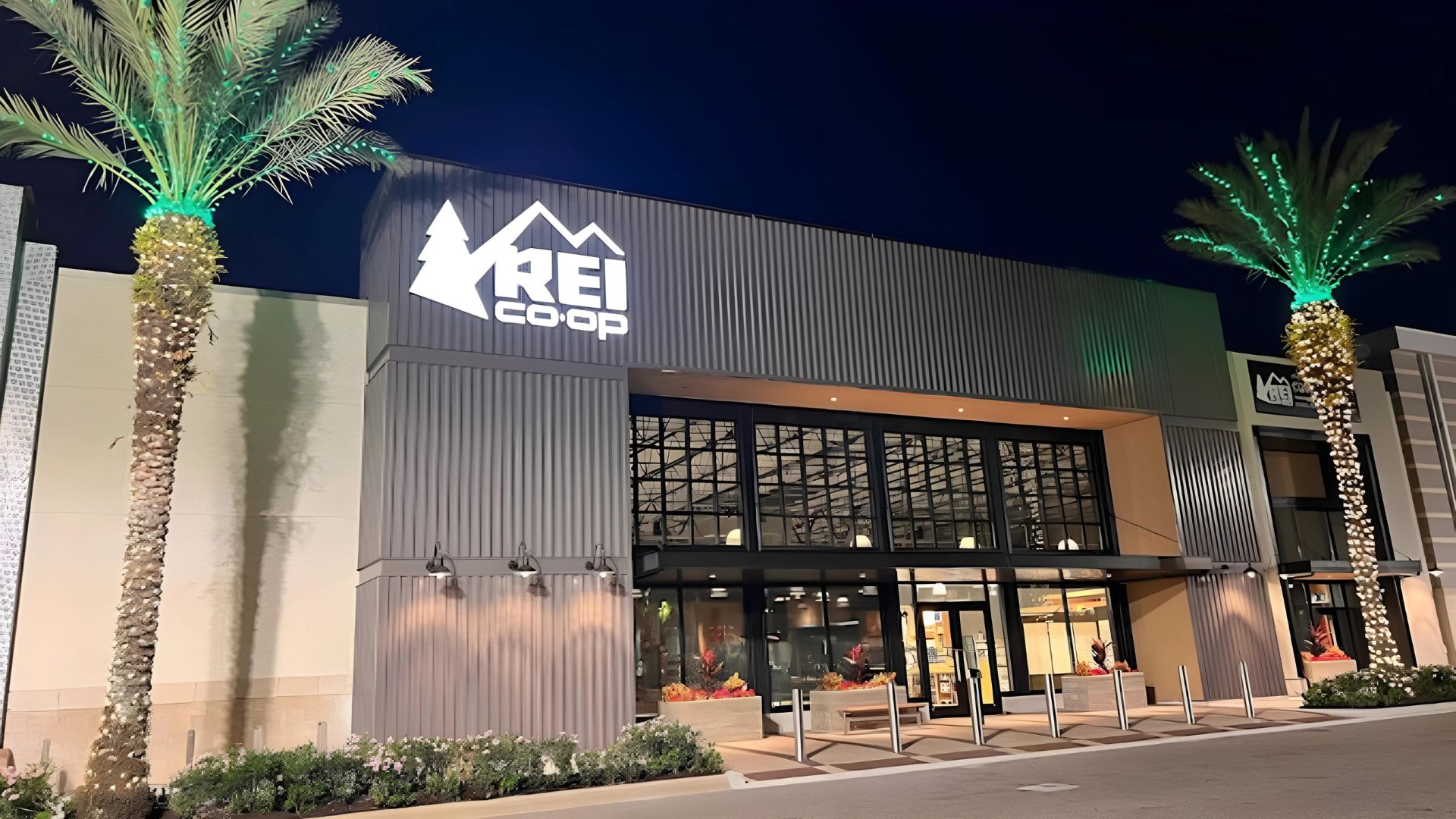 REI Sarasota FL Store Front Entrance